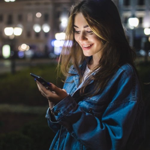 Female using lekker parkeren app