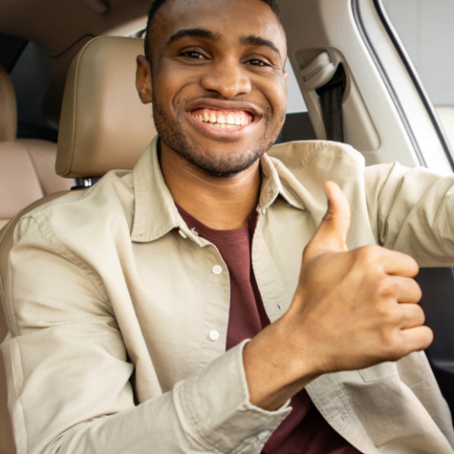 thumbs up man using lekker parkeren app